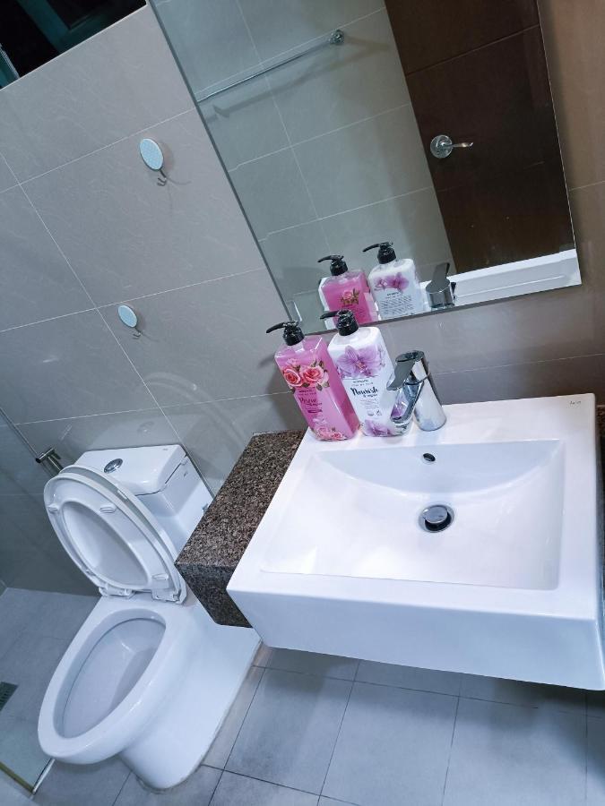 Affordable Two Palmtree Villas Near Naia3 Newport Boulevard Pasay City Extérieur photo